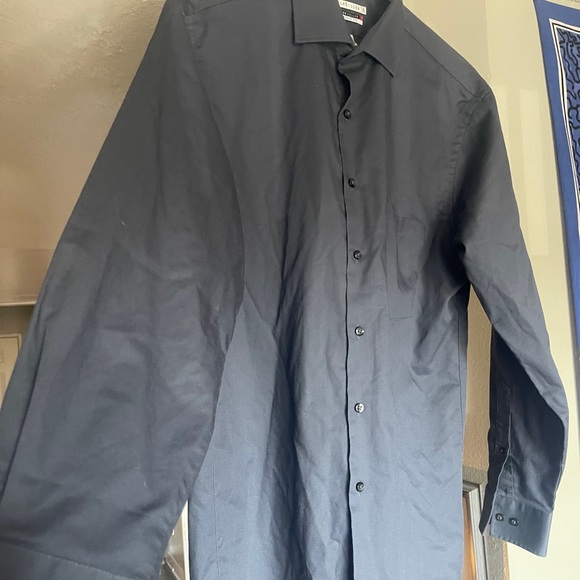 Van Heusen Classic Fit Button Down - Picture 2 of 4